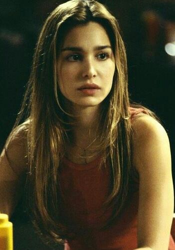 Gina Philips Jeepers Creepers 2001, Gina Philips, Gina Phillips, Leonardo Dicaprio Hair, Jenner Hair, All Horror Movies, Horror Movie Icons, Jeepers Creepers, Anatomy For Artists