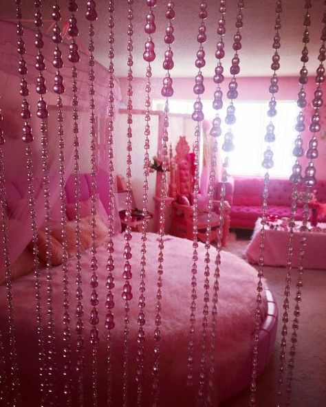 Feeling nostalgic? 90s bedroom décor you can still own! - The Style Index Barbie Bedroom Movie, 2000s Room, Y2k Bedroom, Y2k Barbie, Y2k Room, Round Bed, Elizabeth Anne, Barbie Movie, Cute Room Ideas