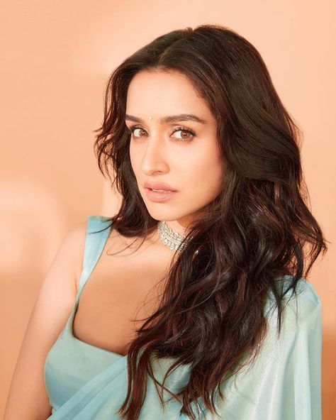 Shraddha ✶ (@shraddhakapoor) • Instagram photos and videos Shraddha Kapoor Cute, Shraddha Kapoor, Alia Bhatt, Bollywood Stars, Bollywood Celebrities, Actress Photos, Wedding Wear, Ethnic Fashion, Bollywood Actress