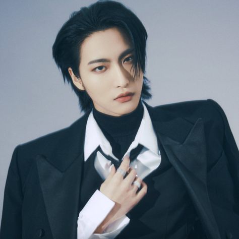 Kpop Profiles, Seonghwa Ateez, Park Seong-hwa, Pop Photos, Best Kpop, Artist Profile, Kpop Guys, K Pop Music, Record Label