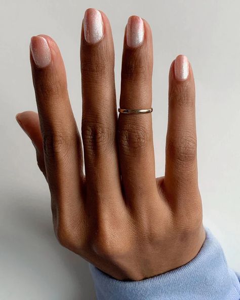 The 7 Best Winter 2022 Nail Color Trends Are Seriously Dreamy Winter Nail Color, Red Minimalist, New Years Eve Nails, Pastel Nail Polish, Minimalist Winter, Nagellack Trends, Red Carpet Manicure, Trending Nails, Nail Color Trends