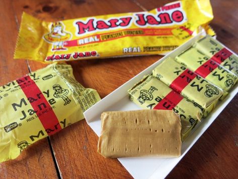 mary janes candy Mary Jane Candy, Maple Taffy, Taffy Recipe, Necco Wafers, Bad Candy, Candy Houses, New England Food, Peanut Butter Kiss, England Food