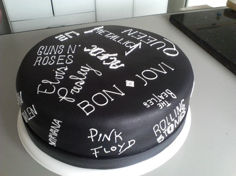 BOlo Rock'n Roll Rock And Roll Birthday Cake, Rock N Roll Cake, Rock And Roll Cake, Bolo Rock, Festa Rock Roll, Rock And Roll Birthday, Music Cakes, Rockstar Birthday, Rockstar Birthday Party