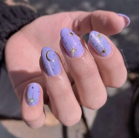 Nail Art Ideas For Short Nails Classy, Moon Designs On Nails, Nail Inspo Moon And Stars, French Moon Nails, Moon And Stars Nails Art, Moon Art Nails, Nail Art Designs Moon, Astro Nail Art, Lavender Star Nails