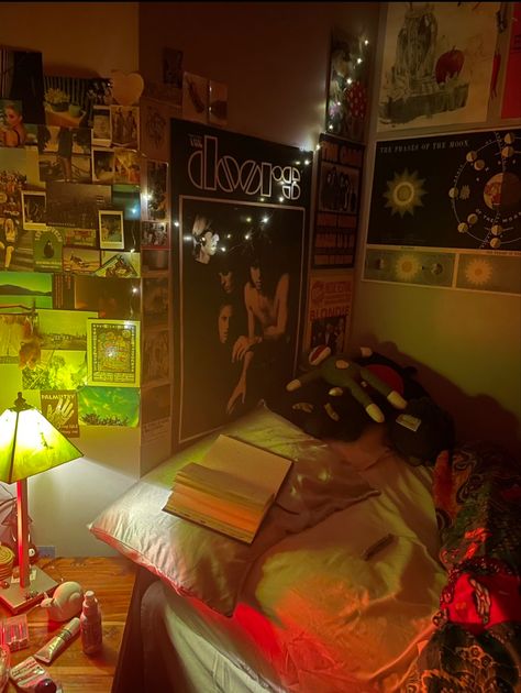 #bedroom #bedroomideas #hippie #grunge #70s #bed #60s #60sfashion #hippiestyle #70sfashion #aesthetic #coquette 60s Aesthetic Bedroom, 70s Theme Room, 90s Grunge Bedroom, 60s Bedroom Aesthetic, 70s House Aesthetic, Maximalist Room Aesthetic, 70s Room Aesthetic, 70s Bedroom Ideas, 70s Bedroom Aesthetic