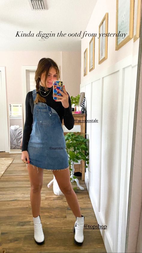 Overall Dress Outfit Winter, Jean Overall Dress Outfit, Denim Dress Outfit Summer, Overall Skirt Outfit, Cute Overall Outfits, Jean Overall Dress, Denim Dress Outfit, Outfits Con Jeans, Winter Skirt Outfit