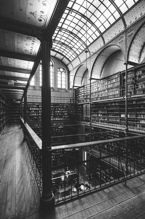 The beautiful Bibliotheek at the Rijksmuseum - Amsterdam in Black & White - eatrepeat.blogspot.com Black And White Academia, White Dark Academia, Dark Academia Black And White, Books Dark Academia, Dark Academia Black, White Academia, Black And White Photo Wall, Capricorn Moon, Bloomington Indiana