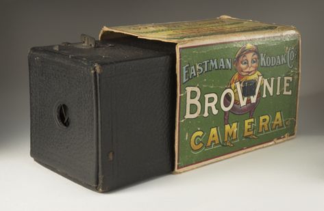 The Kodak Brownie (1900) - FOTOVOYAGE Design Portfolio Site, Camera Shutter Speed, Brownie Camera, Paul Brown, Box Brownies, Communication Technology, 2016 Calendar, Minimalist Rugs, Baby Pink Aesthetic