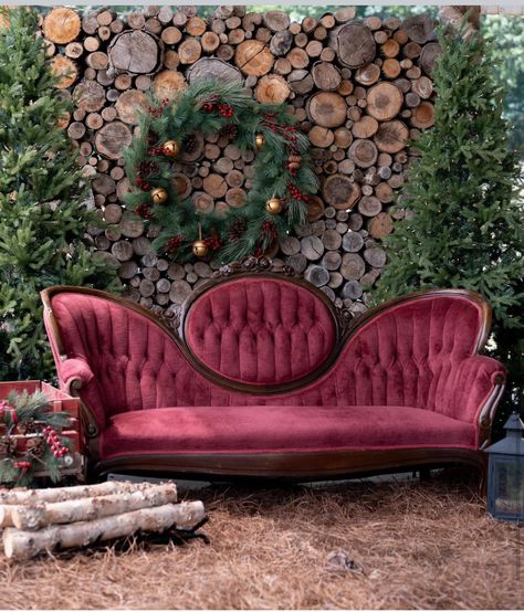 Vintage Couch Christmas Photoshoot, Christmas Pictures Outdoor, Outdoor Christmas Photos, Victorian Couch, Antique Couch, Victorian Sofa, Christmas Jello, Christmas Nails Red, Christmas Jello Shots