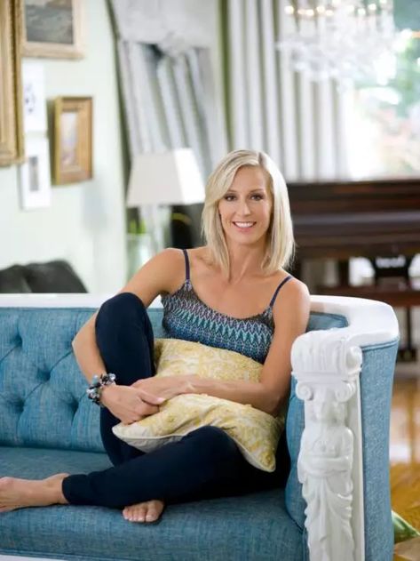 15 Former HGTV Hosts: Where Are They Now? - Fame10 Candice Olson Design, Candice Olson Wallpaper, Emily Henderson Design, Hgtv Designers, Sleek Office, Hgtv Star, Hgtv Shows, Candice Olson, Emily Henderson