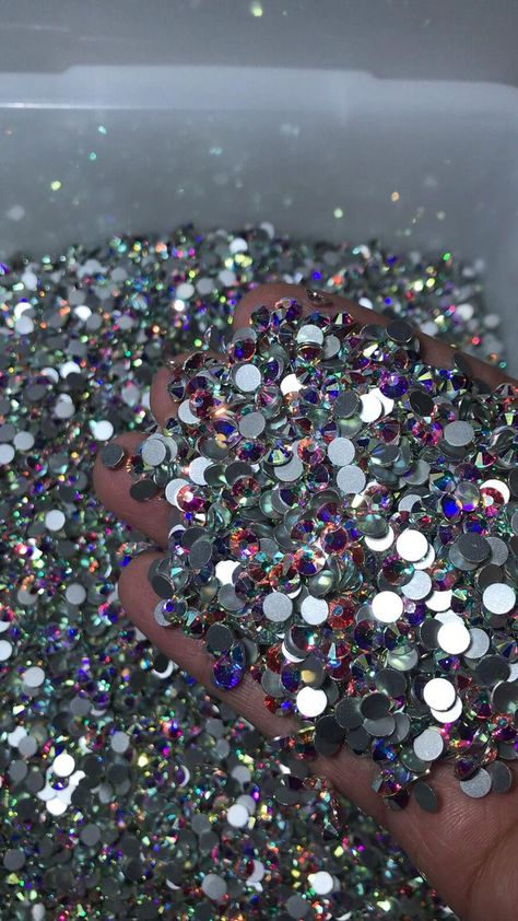 Rhinestone Projects Diy, Rhinestone Projects, Rhinestone Crafts, Bling Crafts, Diy Rhinestone, Diy Resin Crafts, Crystal Ab, Preschool Art, Diy Arts And Crafts