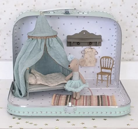 Maileg Doll House, Cardboard Suitcase, Travel Dollhouse, Maileg Mice, Doll Suitcase, Vintage Upcycle, Maileg Dolls, Room Box Miniatures, Baby Playroom