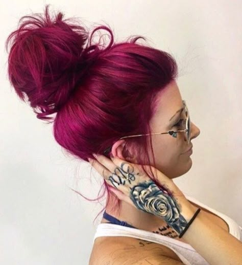 Magenta Hair Color, Magenta Hair Colors, Trendy We Fryzurach, Magenta Hair, Hair Colors And Styles, Hair Color Burgundy, Violet Hair, Peinados Fáciles Para Cabello Corto, Summer Hair Color For Brunettes