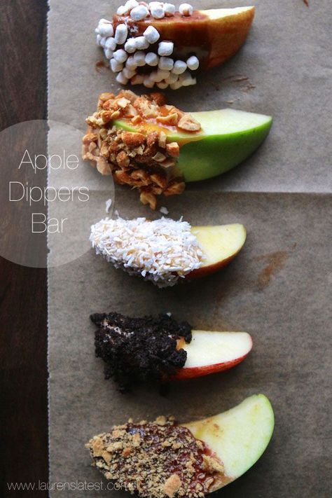 Make gourmet apple dippers by adding your favorite topping like candy bars… Apple Dippers Bar, Apple Dippers, Dessert Dips, Shower Food, Think Food, Snacks Für Party, Rosh Hashanah, Sweets Treats, Wedding Food