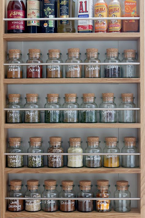 Spice Shop Design Ideas, Wall Spice Rack Ideas Diy, Kitchen Spice Rack Ideas, Seasoning Organization, Spice Rack Ideas, Wall Spice Rack, Diy Spice Rack, Kitchen Spice Rack, Open Plan Kitchen Diner