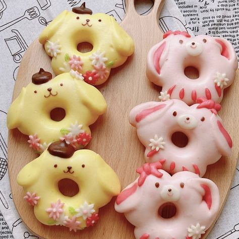 Kawaii Pastries, Kawaii Deserts, Donuts Aesthetic, Kawaii Snacks, Kawaii Sweets, Pastry Design, Food Kawaii, Geek Food, Doughnut Shop