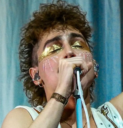 Hippie Makeup, Concert Makeup, Josh Kiszka, Concert Hairstyles, Michigan Girl, Greta Van Fleet, Gold Makeup, Concert Looks, Phil Collins