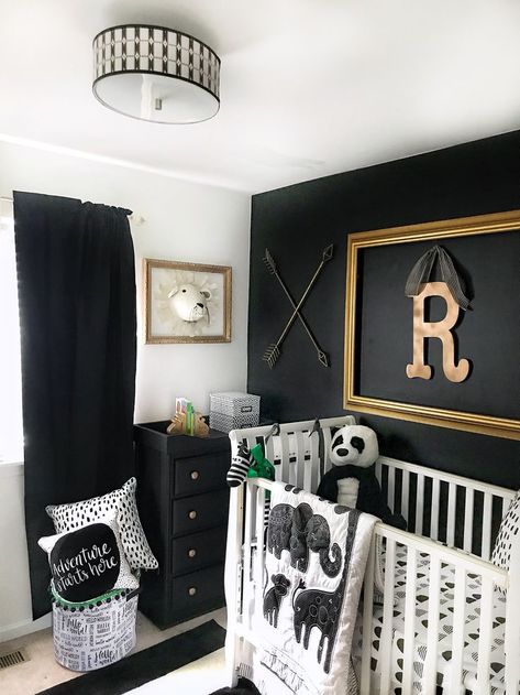 Black and white baby nursery gold accents Black And White Themed Nursery, Simple Modern Nursery, Black And White Nursery Ideas, Nursery Ideas Black And White, Black And Gold Nursery, Charcoal Nursery, Black And White Baby Nursery, Baby Boy Nursery Room Ideas, Gold Baby Nursery