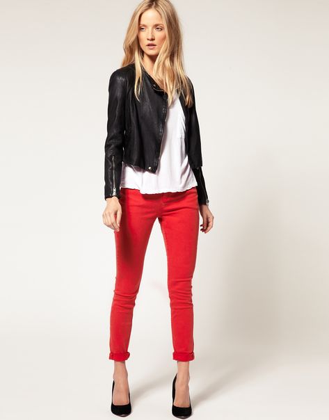 J. Crew Minnie pant ~ new favorite pant in my closet. Red Pants Fashion, Red Jeans Outfit, Outfit Pantalon Rojo, Red Pants Outfit, Coloured Denim, Looks Jeans, Red Jeans, Work Style, Red Pants