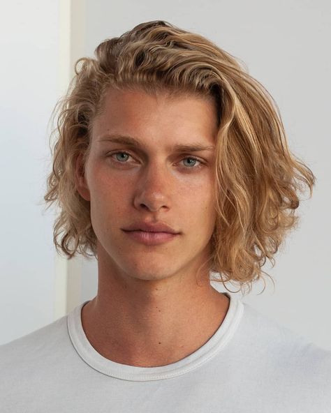 Blonde Hair Male Model, Blonde Hair Guy, Men Blonde Hair, Blonde Hair Boy, Medium Blonde Hair, Blonde Wavy Hair, Wavy Hair Men, Blonde Hairstyles, Natural Wavy Hair