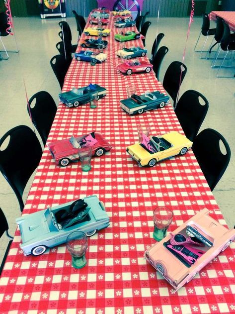 Party table at a 50's diner retro birthday party! See more party ideas at CatchMyParty.com! 50s Diner Centerpieces, 1950's Diner, 50s Birthday, Retro Birthday Party, Grease Party, 50s Theme, 50s Theme Parties, Retro Birthday Parties, Sock Hop Party