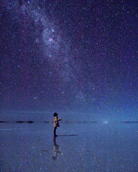 Worlds largest salt flats in Salar de Uyuni, Bolivia Bolivia Salt Flats, Uyuni Salt Flats, Uyuni Bolivia, Sky Full Of Stars, Salt Flats, Space Pictures, Peru Travel, Fantasy Places, A Sky