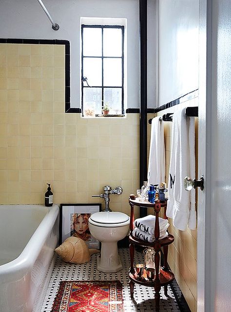 West Village Apartment, Bathroom Inspo, West Village, Retro Home Decor, Bath Tub, Retro Home, Interior Inspo, House Inspo, Bathroom Inspiration