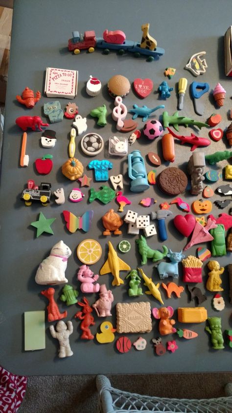 Eraser Collection, Magnetic Personality, Cool Erasers, Tiny Toys, Board Game Pieces, Small Crafts, Clay Keychain, Childhood Memories 70s, Vintage Board Games