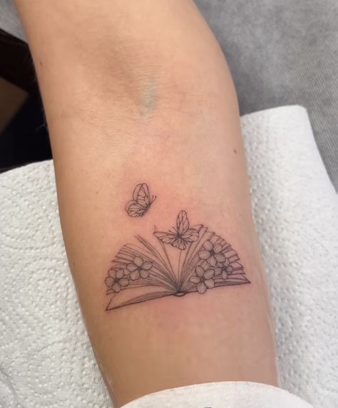 Book Inspired Tattoos, Reading Tattoo, Teacher Tattoos, Fantasy Tattoo, Bookish Tattoos, Small Girly Tattoos, Garden Tattoo, Butterfly Tattoos For Women, Fantasy Tattoos