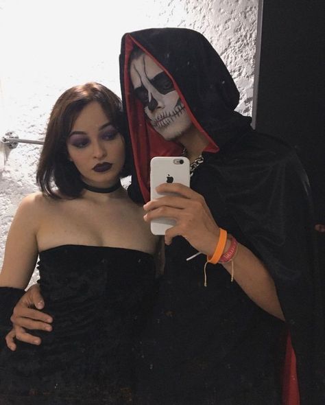 Couples Halloween Costumes, Hot Halloween Outfits, Couples Halloween Outfits, Cute Couple Halloween Costumes, Trendy Halloween Costumes, Halloween Men, Couples Halloween, Halloween Costume Outfits