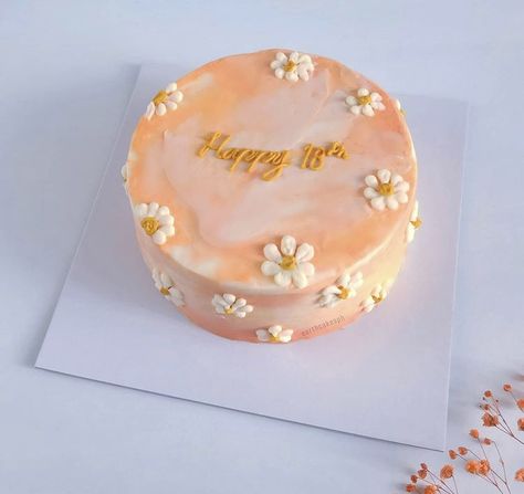 Pastel Orange Cake, Orange Bento Cake, Orange Cake Aesthetic, Orange Theme Cake, Orange Cake Design, Sunrise Cake, Orange Color Cake, Postres Aesthetic, Sunflower Birthday Cakes