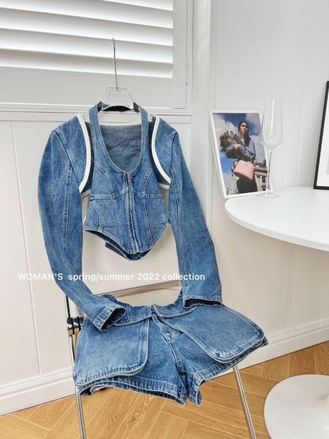 Reworked Clothes, Reworked Denim, Denim Ideas, High Fashion Outfits, Zara Fashion, Painted Denim, Jeans Diy, Fashion Inspiration Design, Dream Clothes