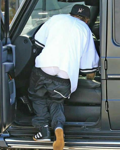 Justin Bieber Sagging, Justin Bieber Pants, Justin Beiber Shirtless, Saggin Pants, Justin Bieber Funny, Justin Bieber Style, Sagging Pants, Justin Bieber Photos, Justin Bieber Pictures