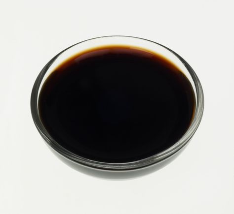 If you're out of balsamic vinegar, or turned off by the price, use this simple substitute instead. Basalmic Vinegar Recipe, How To Make Balsamic Vinegar, Substitute For Balsamic Vinegar, Homemade Balsamic Vinegar, Balsamic Vinegar Substitute, Basalmic Vinegar, Diy Sauces, Non Alcoholic Red Wine, Substitute Ingredients