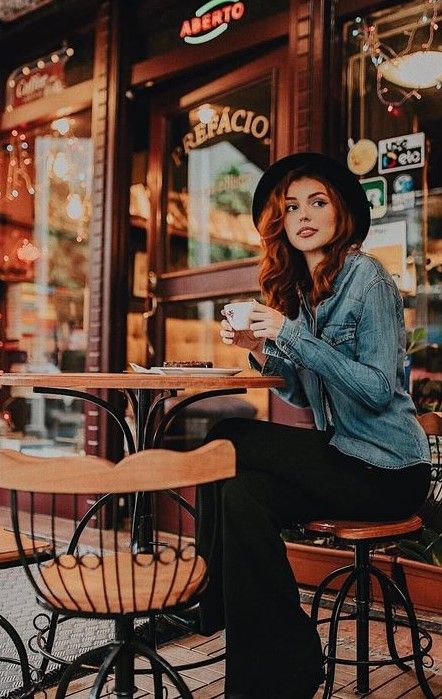 Coffee Shop Photography, Coffee Shot, Shotting Photo, Coffee Girl, Fall Photoshoot, Shooting Photo, Photo Couple, A Cup Of Coffee, Branding Photoshoot