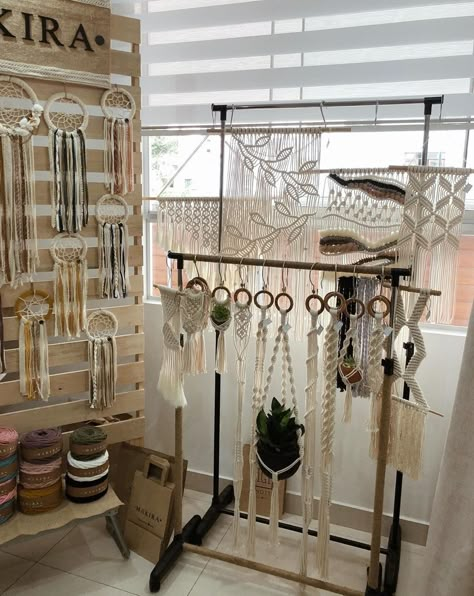 Macrame Stall Display Ideas, Macrame Booth Display Ideas, Macrame Display Ideas, Macrame Vendor Display, Macrame Work Station Setup, Macrame Craft Booth, Macrame Station, Macrame Booth Display, Macrame Market Display