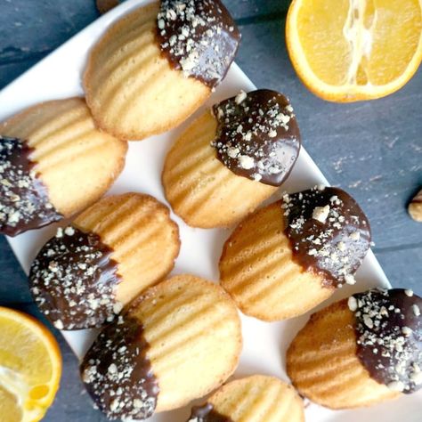 Orange Madeleines, Christmas Dessert Board, Madeline Cookies Recipe, Madeleine Recipes, Madeleine Cookies, Madeline Cookies, Madeleine Recipe, Delicious Christmas Desserts, Madeleine Cookie