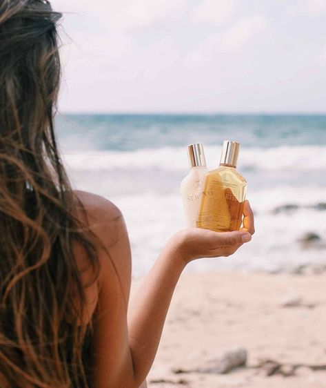 Shampoo Photoshoot, Beach Product Photography, Strand Shoot, Beach Skincare, Skincare Products Photography, Beach Candle, Perfume Photography, Beach Model, Candles Photography