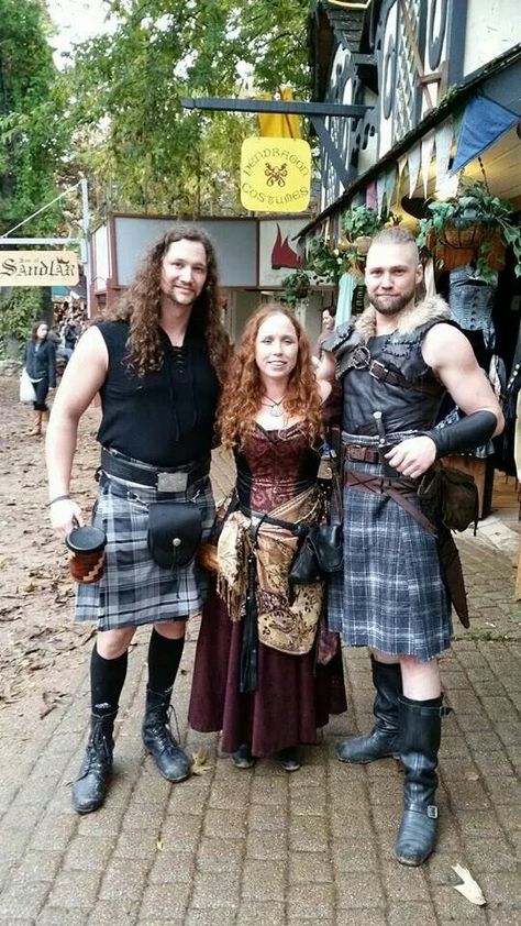 Highland Fling Costume, Celtic Festival Outfit, Purim Ideas, Finland Country, Scottish Costume, Fair Costume, Highland Fling, Fair Outfit, Scottish Women