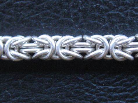 Byzantine Chainmaille Tutorial Byzantine Chainmaille, Chainmaille Jewelry Patterns, Chainmail Patterns, Chainmaille Tutorial, Jump Ring Jewelry, Chainmail Bracelet, Chainmail Jewelry, Wire Jewelry Tutorial, Chainmaille Bracelet