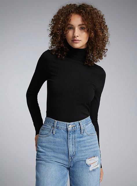 https://m.simons.ca/en/women-clothing/sweaters/turtlenecks-mock-necks/fitted-fine-knit-turtleneck-sweater--6867-213886?colorId=1  Fitted fine-knit turtleneck sweater Turtleneck Sweater Women, Fitted Turtleneck, Ladies Turtleneck Sweaters, Womens Turtleneck, Women Sweaters, Knit Turtleneck Sweater, Fine Knit, Sweater Women, Casual Style Outfits