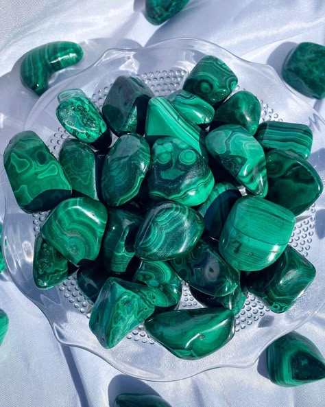 Malachite Aesthetic, Malachite Steven Universe, Crystal Malachite, Colour Pallettes, Jungian Archetypes, Steven Universe Oc, Malachite Green, Twenty Twenty, Amethyst Tumbled