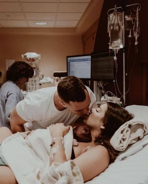 The Top Photos to Take Before Leaving the Hospital with Your Newborn. Fresh 48 Photo Ideas. Labor and Delivery picture inspo. Baby Hospital Photos, Labor Photos, Vom Avea Un Copil, Newborn Hospital Pictures, Baby Hospital Pictures, Hospital Photos Newborn, Birth Pictures, Hospital Photography, Hospital Pictures