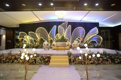 Stage Decoration Photos, Bangladeshi Wedding, Weddings Decorations Elegant Romantic, Engagement Stage Decoration, Reception Stage, Reception Stage Decor, Simple Stage Decorations, Corporate Events Decoration, Wedding Stage Backdrop