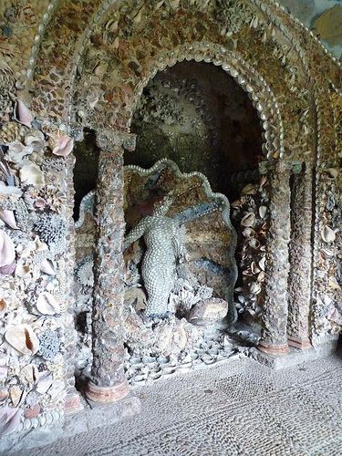 ... Shell Grotto, Hampton Court House | by JohnP64 Hampton Court House, Shell Grotto, Shell House, Art Coquillage, Sailors Valentine, Mermaid Aesthetic, She Sells Seashells, Shell Design, Seashell Art