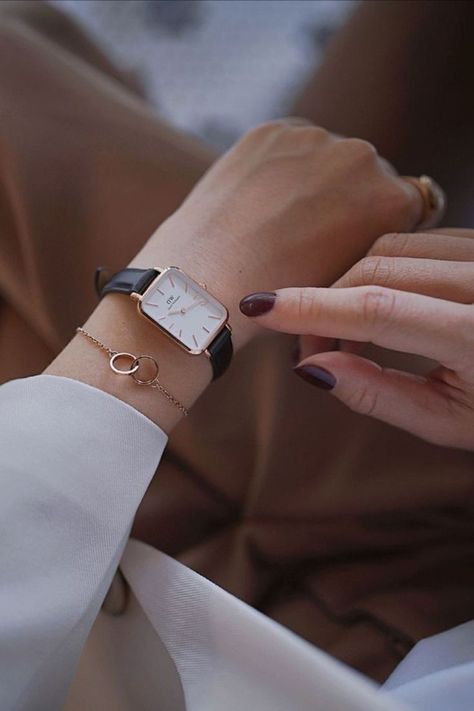 Timeless Watches Women, Minimal Watch Women, Aesthetic Watches For Women, Dw Watch Women, Rado Watches Women, Daniel Wellington Watch Women, Elegant Watches Women, Watch Aesthetic, Timeless Watch