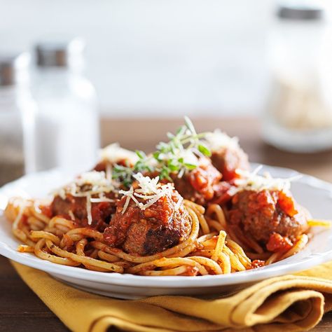 gordon ramsay meatballs - italian meatballs Italian Lunch Recipes, Freezer Spaghetti, Freeze Pasta, Baked Bbq Chicken Wings, Spaghetti With Meatballs, Gordon Ramsey Recipes, Vegan On A Budget, Pork Crockpot, Vegetarian Lunches