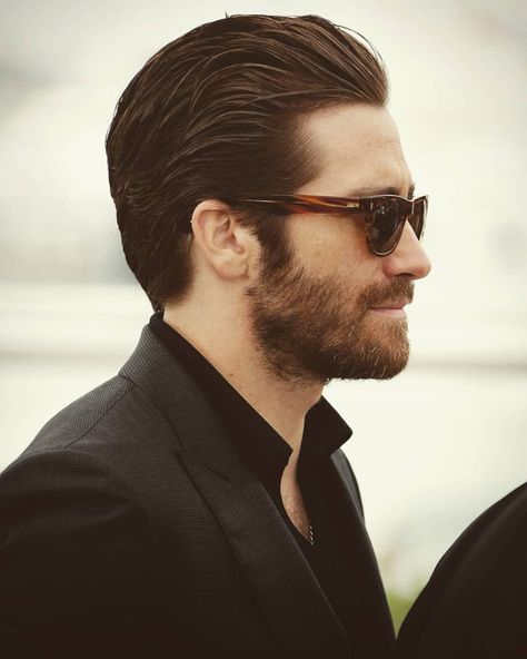 Gentleman's Approval on Instagram: “What's your favourite Jake Gyllenhaal movie? DM📩 for advertisement” Gentleman Style Haircut, Jake Gyllenhaal Beard, Jake Gyllenhaal Haircut, Mens Slicked Back Hairstyles, Oblong Face Hairstyles, Top Hairstyles For Men, Mens Haircuts Medium, Mens Hairstyles With Beard, Quiff Hairstyles