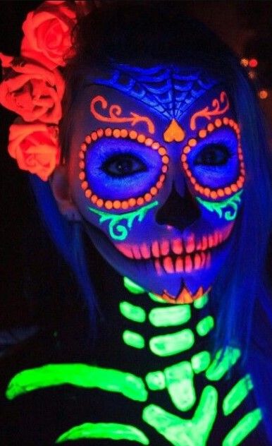 Glow In The Dark Makeup, Glow Face Paint, Black Light Makeup, Uv Face Paint, Neon Face Paint, Cer Nocturn, Uv Makeup, Skull Face Paint, Dead Makeup