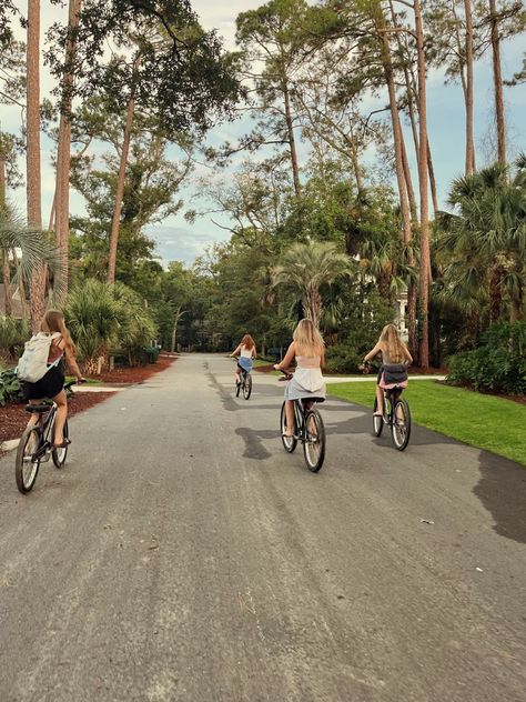 Beach Cruiser Bikes Women, Beach Bike Ride, Biking Aesthetic, Romantic Beach Getaways, Aesthetic Bike, Countryside Aesthetic, Beach Romance, Manifest Board, My Ideal Life